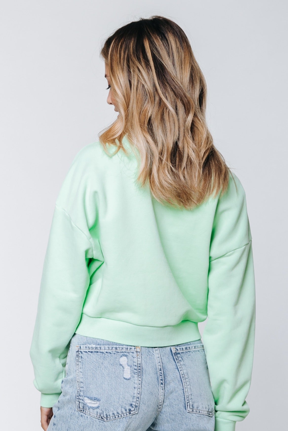 COLOURFUL REBEL MIAMI PATCH CROPPED SWEAT